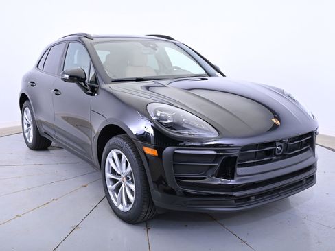 Used 2025 Porsche Macan image 9