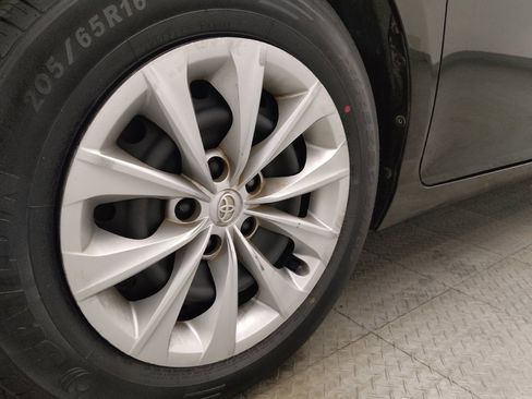 Used 2017 Toyota Camry LE image 31