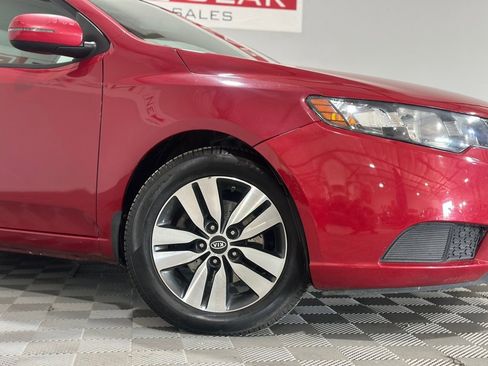 Used 2013 Kia Forte EX w/ Premium Pkg image 2