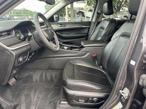 Used 2023 Jeep Grand Cherokee Limited AWD/4WD image 18