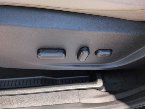Used 2017 Ford Escape Titanium FWD image 21