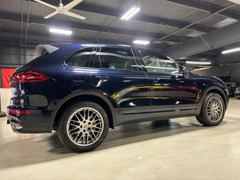 Used 2017 Porsche Cayenne S image 2