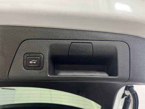 Used 2023 Buick Envision Essence image 14