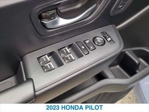 Used 2023 Honda Pilot Touring image 13