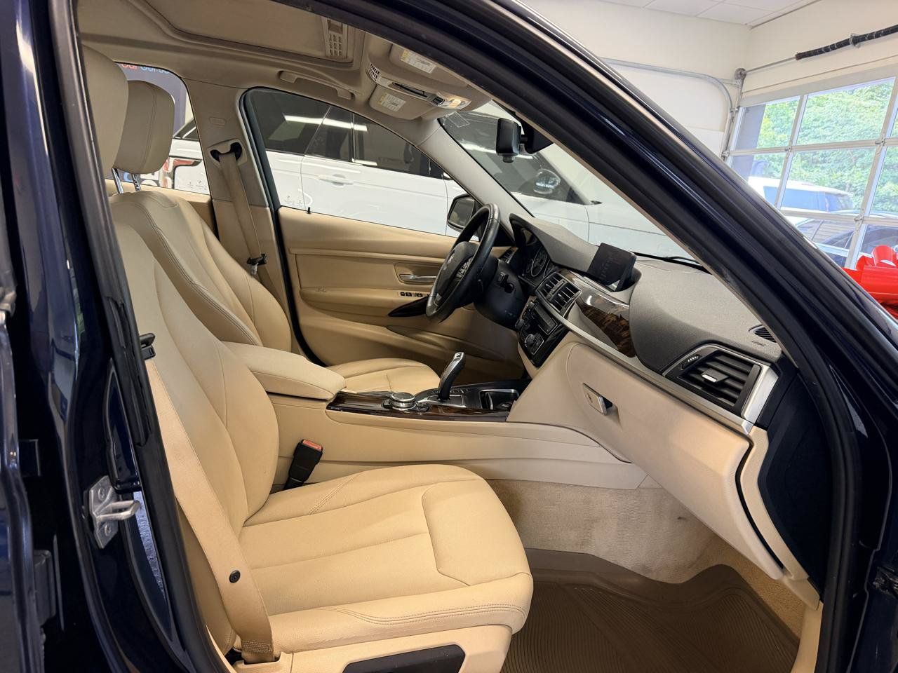 Used 2016 BMW 320i xDrive Sedan AWD/4WD image 19