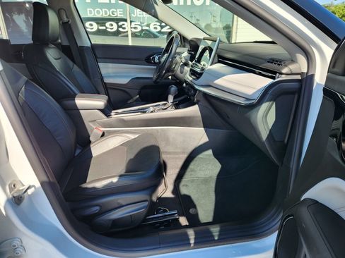 Used 2022 Jeep Compass Limited AWD/4WD image 10