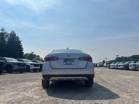 Used 2025 Nissan Versa SV FWD image 11