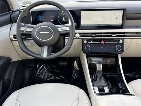 Certified 2025 Hyundai Tucson SEL image 2