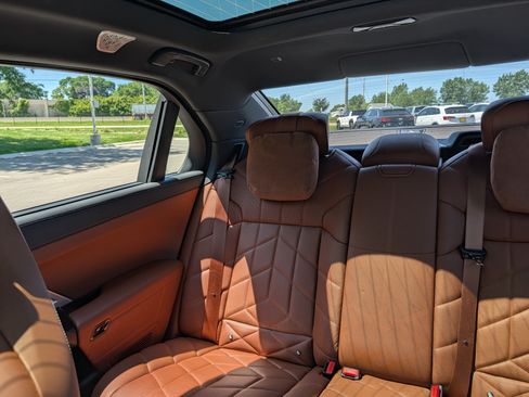 Used 2023 BMW 760i xDrive w/ Luxury Rear Seating Package AWD/4WD image 12