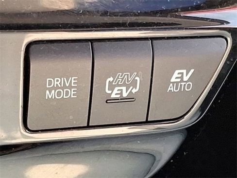 Used 2021 Toyota Prius Prime XLE image 25