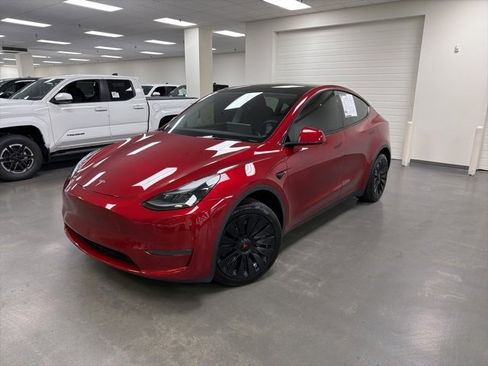 Used 2024 Tesla Model Y Long Range image 2