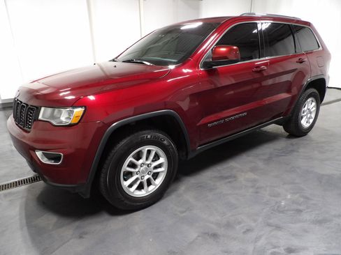 Used 2020 Jeep Grand Cherokee Laredo AWD/4WD image 3