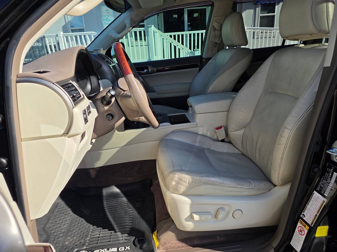 Used 2015 Lexus GX 460 w/ Premium Package AWD/4WD image 18