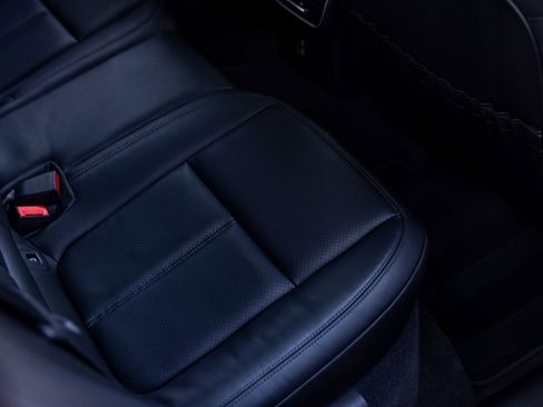 Certified 2024 Porsche Macan S AWD/4WD image 35