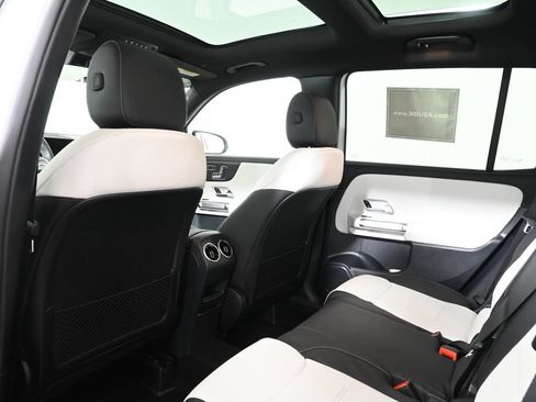 Certified 2022 Mercedes-Benz GLB 250 4MATIC image 33