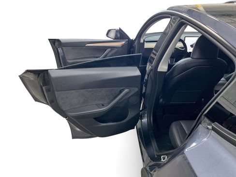 Certified 2023 Tesla Model Y Long Range AWD/4WD image 10