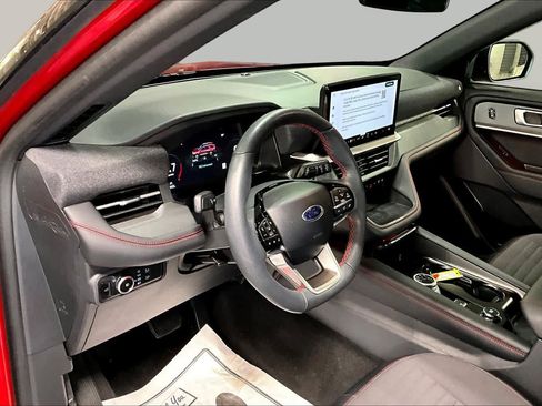 Used 2025 Ford Explorer ST-Line w/ Premium Package RWD image 17