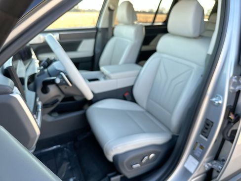 Used 2025 Hyundai Santa Fe SEL image 11