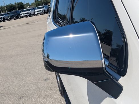 Used 2021 Chevrolet Tahoe Premier w/ Premium Package RWD image 12