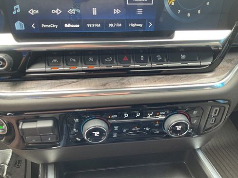 Used 2025 Chevrolet Silverado 1500 LTZ AWD/4WD image 18