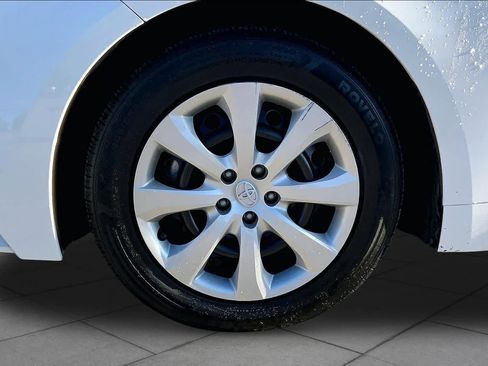 Used 2025 Toyota Corolla LE FWD image 11