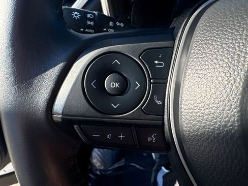 Certified 2025 Toyota Corolla Cross XLE image 32