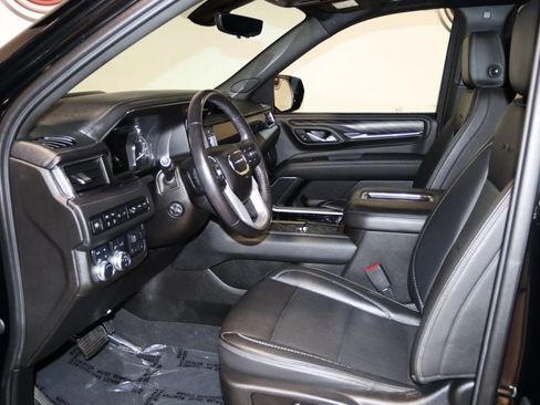 Used 2021 GMC Yukon Denali w/ Denali Premium Package image 39