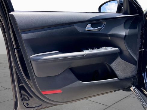 Used 2021 Kia Forte LXS FWD image 21