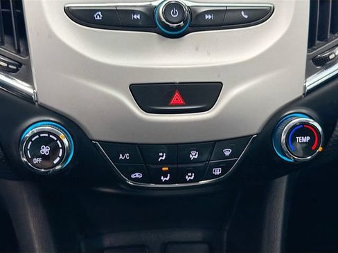 Used 2017 Chevrolet Cruze LS FWD image 16