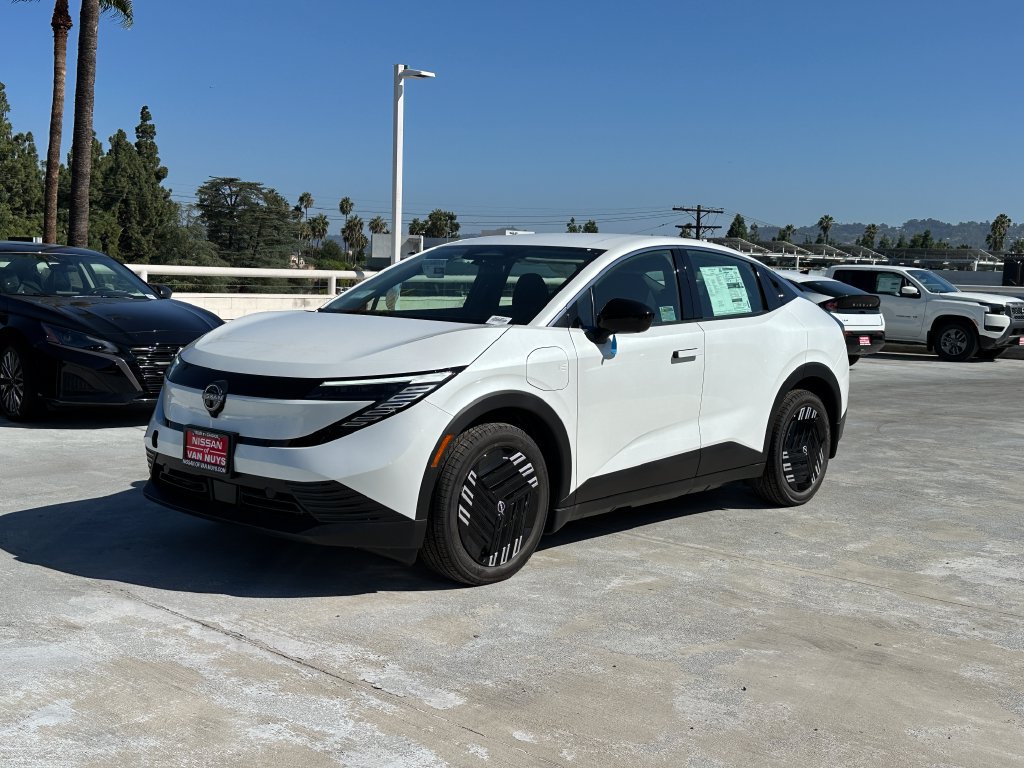 New 2026 Nissan Leaf FWD image 2