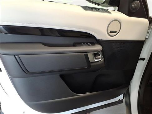 Used 2024 Land Rover Discovery S image 14