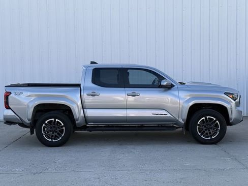 Used 2024 Toyota Tacoma TRD Sport image 3