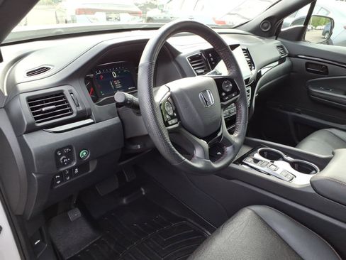 Certified 2024 Honda Passport Black Edition image 17