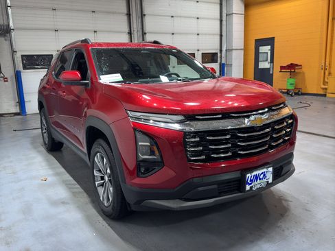 Used 2025 Chevrolet Equinox LT w/ Convenience Package II image 8