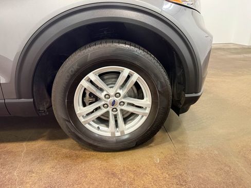 Used 2023 Ford Explorer XLT AWD/4WD image 91