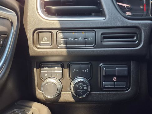 Used 2021 GMC Yukon SLT w/ SLT Luxury Plus Package AWD/4WD image 25