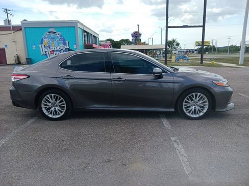 Used 2018 Toyota Camry XLE w/ Driver Assist Package FWD image 2