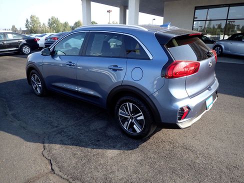 Used 2021 Kia Niro EX Premium image 3