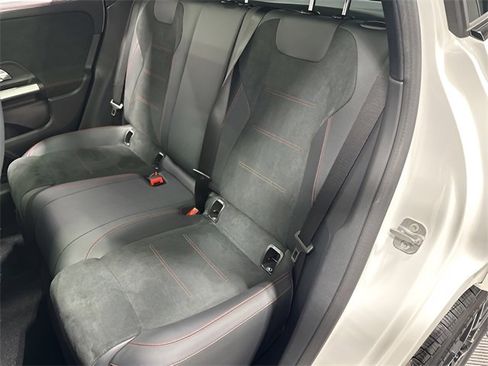 Used 2025 Mercedes-Benz GLA 250 4MATIC image 30