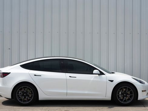 Used 2021 Tesla Model 3 Standard Range Plus image 51