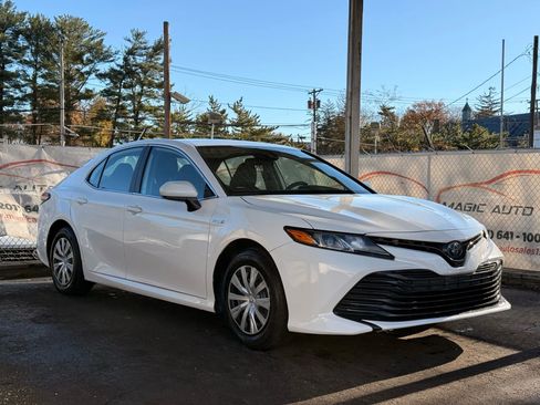 Used 2020 Toyota Camry LE image 6