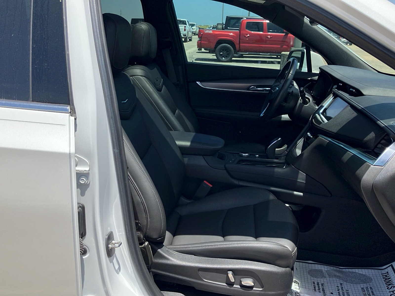 Used 2023 Cadillac XT6 Luxury w/ LPO, Floor Liner Package FWD image 11