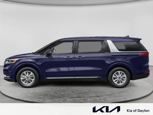 Used 2023 Kia Carnival LX FWD image 3