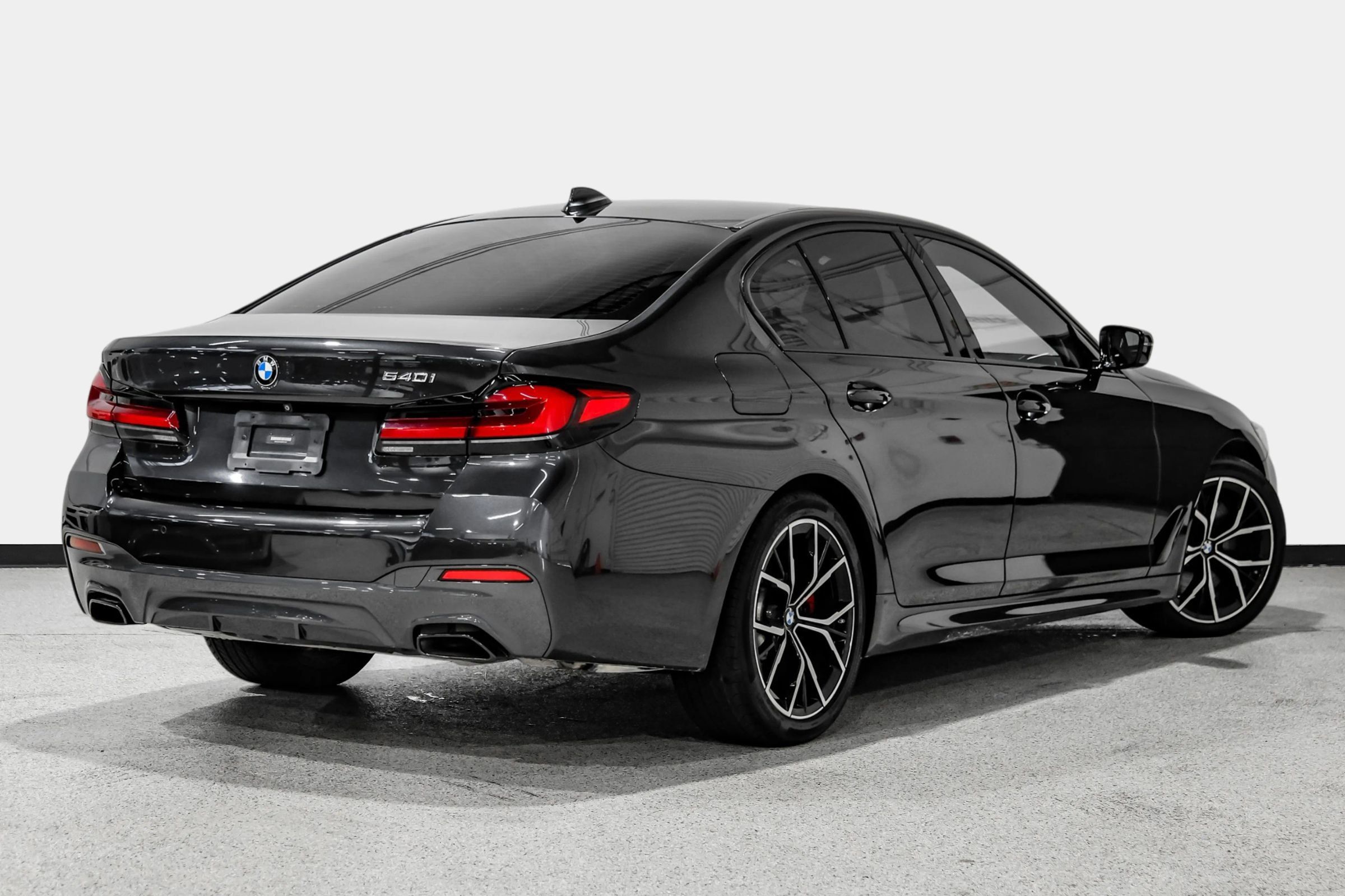Used 2021 BMW 540i w/ M Sport Package RWD image 6