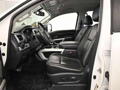 Used 2018 Nissan Titan PRO-4X w/ Pro-4x Convenience Package image 11