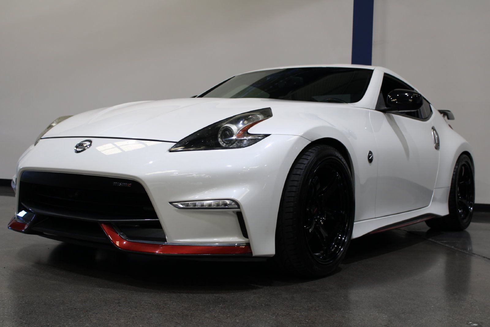 Used 2019 Nissan 370Z NISMO RWD image 6