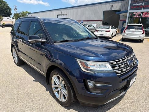 Used 2016 Ford Explorer XLT w/ Equipment Group 202A AWD/4WD image 2