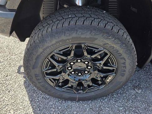 New 2026 GMC Hummer EV 4x4 Crew Cab image 9