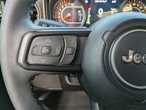 Used 2025 Jeep Gladiator Rubicon image 16
