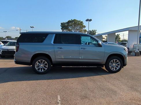 New 2026 Chevrolet Suburban Premier image 9